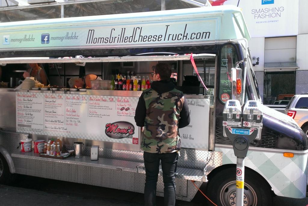 moms grilled cheese food truck