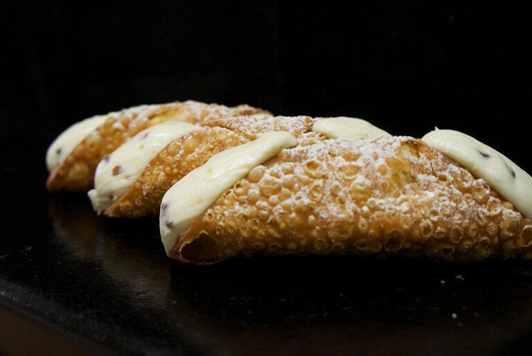 cannolis from cannoli king